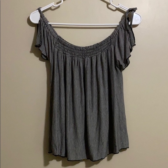 🔥🔥 American Eagle Off The Shoulder Shirt - Picture 2 of 3